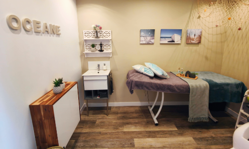 Cabine de soins esthétiques thème océan, couleur beige. Epilations cire et lumière pulsée, soins du visage, aux Délices à Genève.