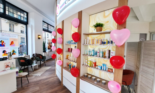 Institut de beauté Beauty Success Eaux vives à Genève. Linéaire produit, déco coeur.